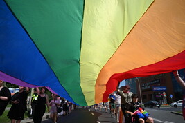 Una bandiera arcobaleno simbolo della comunità Lgbtq+